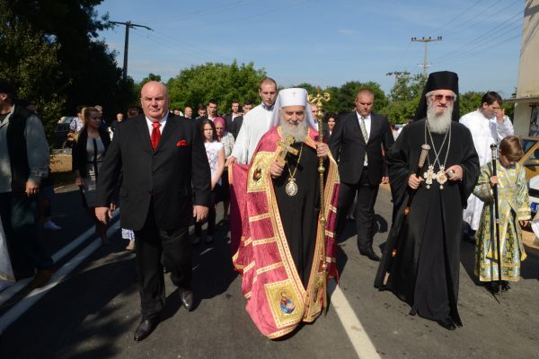 Освећење храма и додељивање ордена Светог Саве Драгану Марковићу Палми 11.06.2016