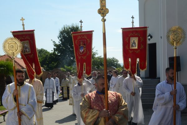 Освећење храма и додељивање ордена Светог Саве Драгану Марковићу Палми 11.06.2016