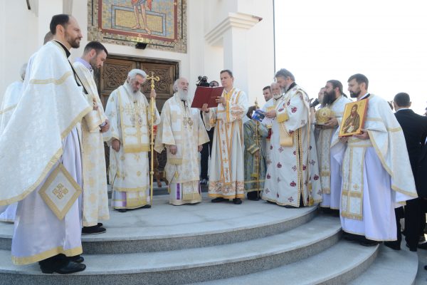 Освећење храма и додељивање ордена Светог Саве Драгану Марковићу Палми 11.06.2016