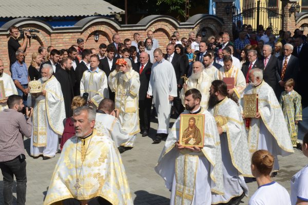 Освећење храма и додељивање ордена Светог Саве Драгану Марковићу Палми 11.06.2016