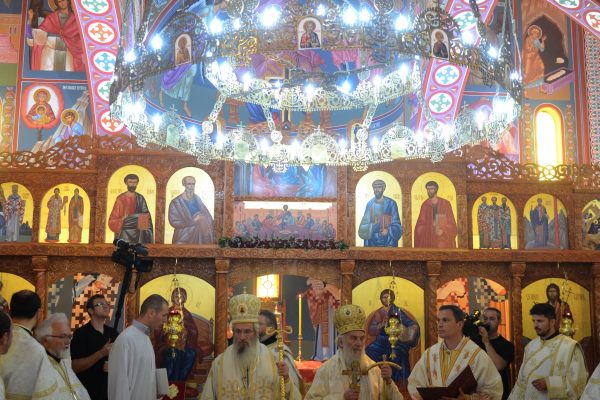 Освећење храма и додељивање ордена Светог Саве Драгану Марковићу Палми 11.06.2016