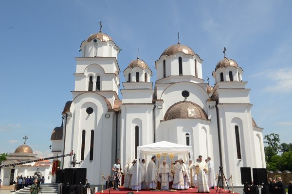 Освећење храма и додељивање ордена Светог Саве Драгану Марковићу Палми 11.06.2016
