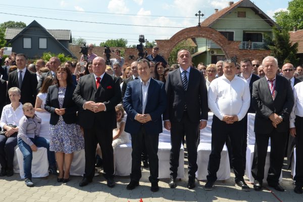 Освећење храма и додељивање ордена Светог Саве Драгану Марковићу Палми 11.06.2016