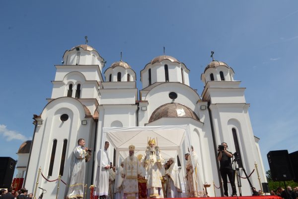 Освећење храма и додељивање ордена Светог Саве Драгану Марковићу Палми 11.06.2016