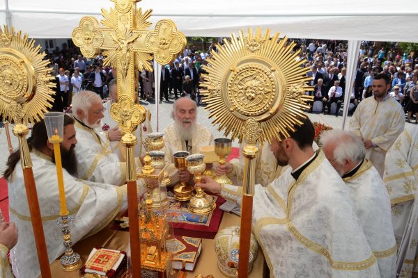 Освећење храма и додељивање ордена Светог Саве Драгану Марковићу Палми 11.06.2016