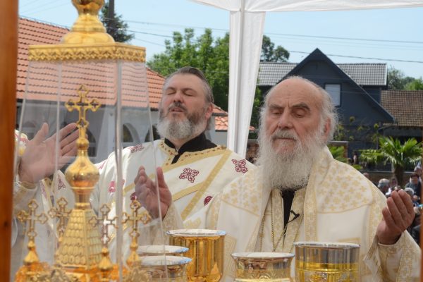 Освећење храма и додељивање ордена Светог Саве Драгану Марковићу Палми 11.06.2016