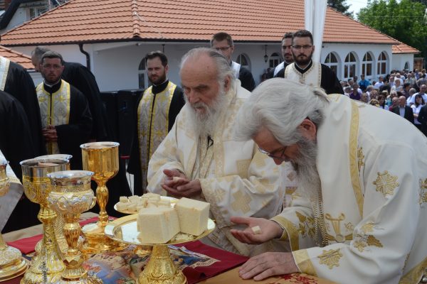 Освећење храма и додељивање ордена Светог Саве Драгану Марковићу Палми 11.06.2016