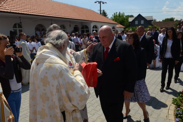 Освећење храма и додељивање ордена Светог Саве Драгану Марковићу Палми 11.06.2016