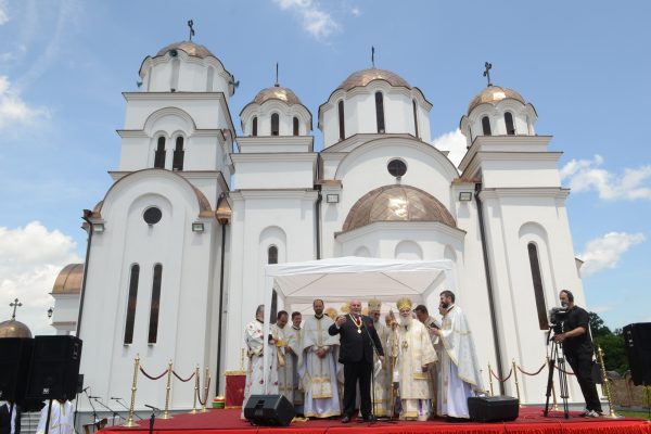 Освећење храма и додељивање ордена Светог Саве Драгану Марковићу Палми 11.06.2016