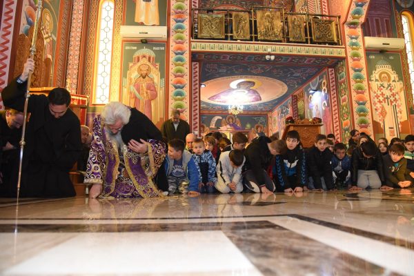 Владика шумадијски Јован у Храму СВ. Јована Крститеља служио Литургију 17.03.2017